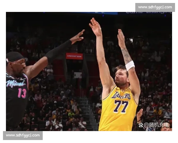 NBA湖人对阵热火G2经典对决全场视频回顾与关键瞬间解析